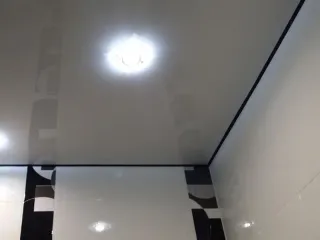Глянцевые натяжные потолки
